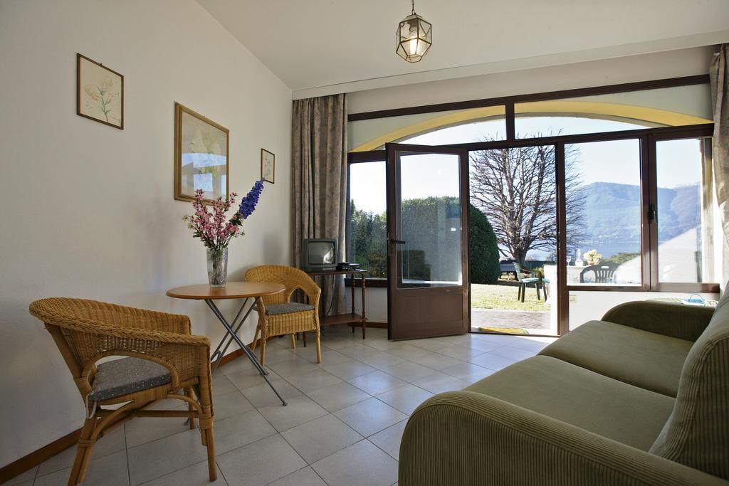 Villa Panorama Porto Valtravaglia Exteriör bild